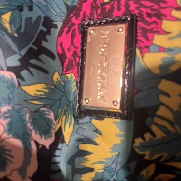 Pre-owned Betsy Johnson weekender bag used 3 times - Picture 4 of 6